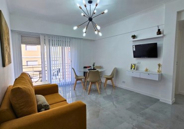 DEPARTAMENTO DE 3 AMBIENTES AL FRENTE CON BALCON SALIENTE. RECICLADO. CON MUEBLES