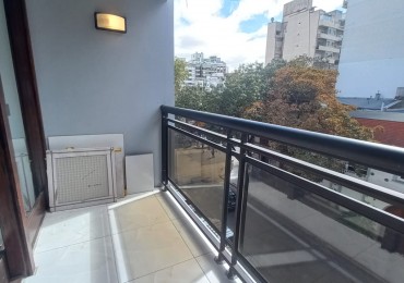 DEPARTAMENTO DE 3 AMBIENTES A LA CALLE CON BALCON SALIENTE. RECICLADO